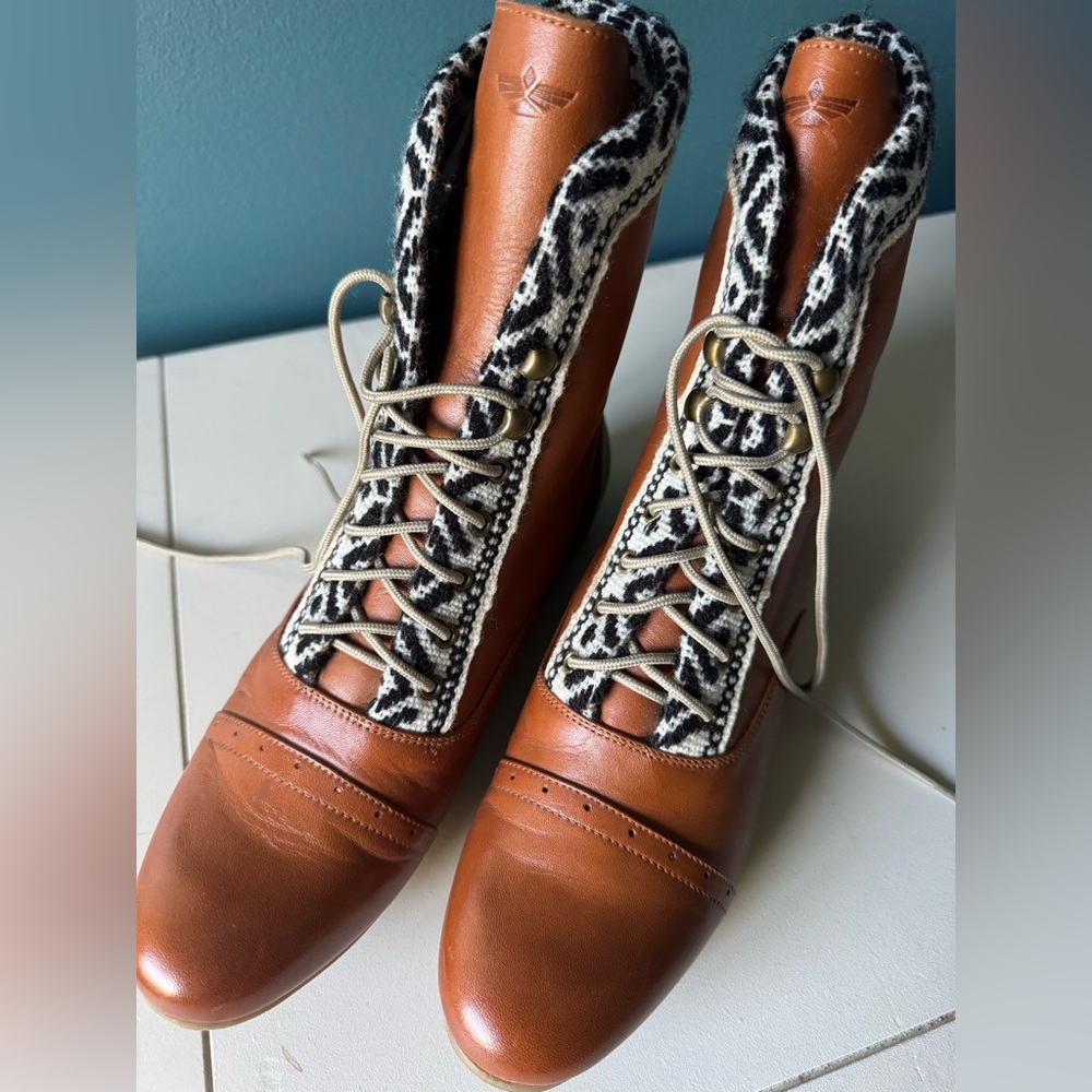 Fortress of Inca Brown Leather Boots with patterned detail